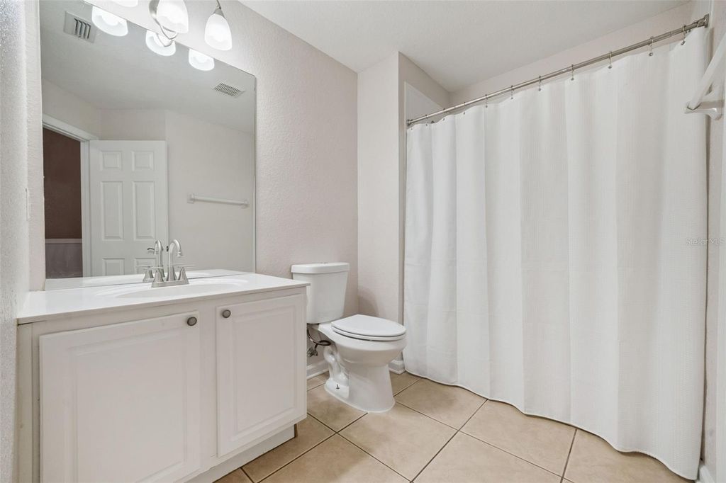 Image 16 of property listing at 7138 SHOWCASE LN, Orlando, FL 32819