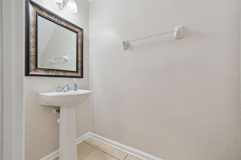 Image 17 of property listing at 7138 SHOWCASE LN, Orlando, FL 32819