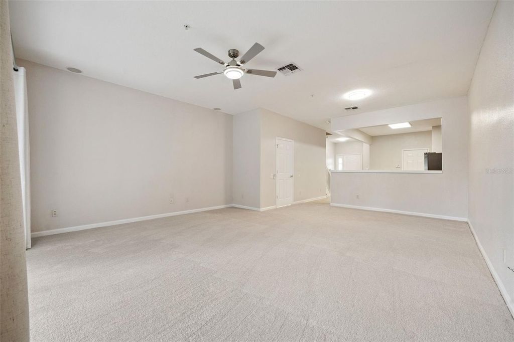 Image 5 of property listing at 7138 SHOWCASE LN, Orlando, FL 32819