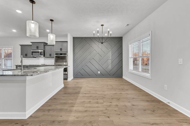 994 Alton Dr, Clarksville, TN 37043