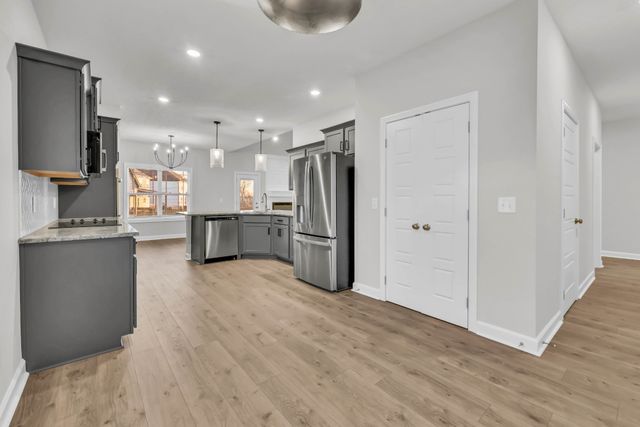 994 Alton Dr, Clarksville, TN 37043