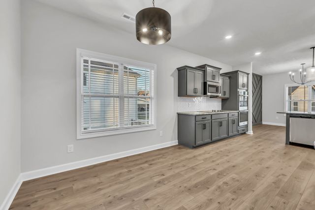 994 Alton Dr, Clarksville, TN 37043
