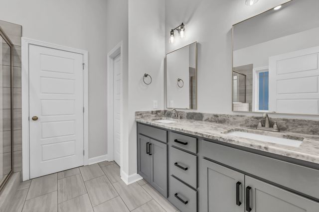 994 Alton Dr, Clarksville, TN 37043