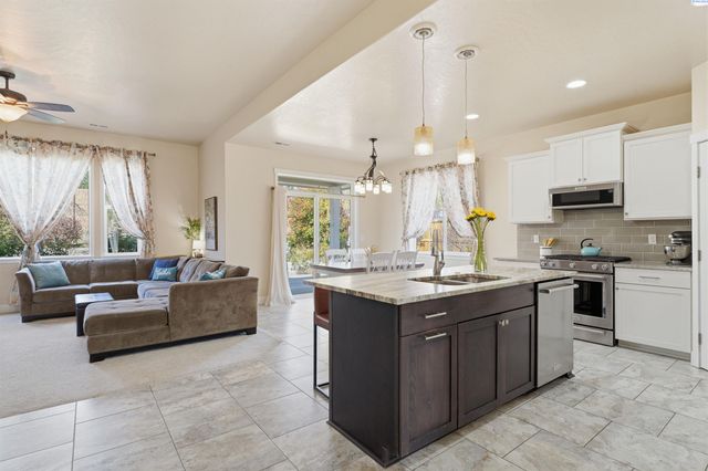 4304 S Dennis Ct, Kennewick, WA 99337