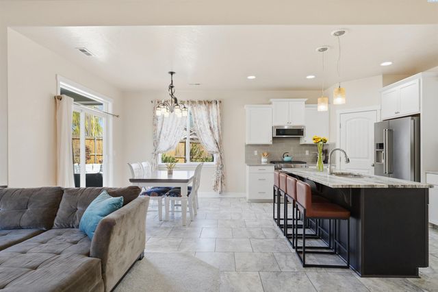 4304 S Dennis Ct, Kennewick, WA 99337