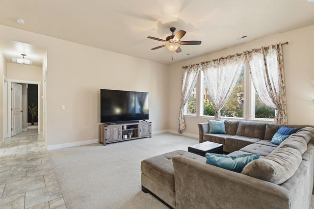 4304 S Dennis Ct, Kennewick, WA 99337