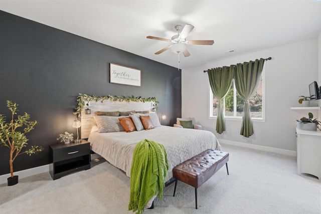 4304 S Dennis Ct, Kennewick, WA 99337