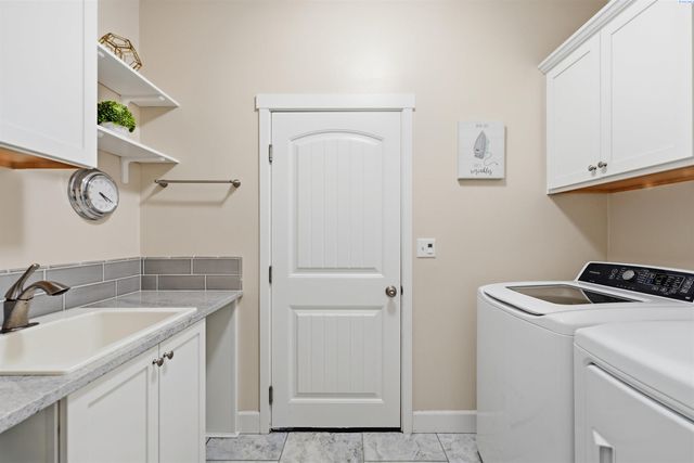 4304 S Dennis Ct, Kennewick, WA 99337