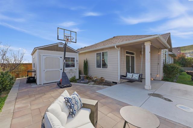 4304 S Dennis Ct, Kennewick, WA 99337
