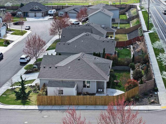 4304 S Dennis Ct, Kennewick, WA 99337