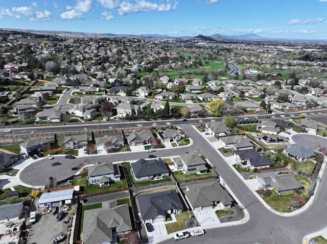 4304 S Dennis Ct, Kennewick, WA 99337
