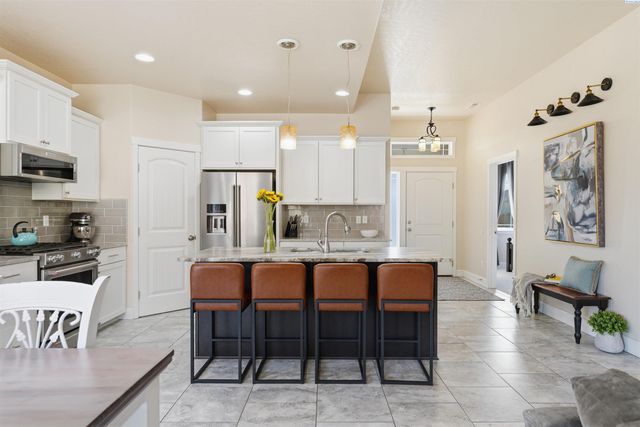 4304 S Dennis Ct, Kennewick, WA 99337