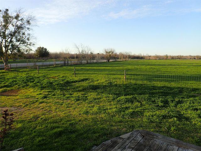 471 FM 1296, Waelder, TX 78959