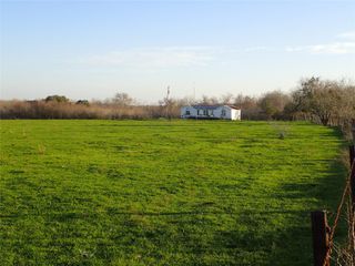 471 FM 1296, Waelder, TX 78959