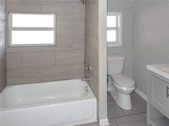 10800 Lakeview Road, Raytown, MO 64133