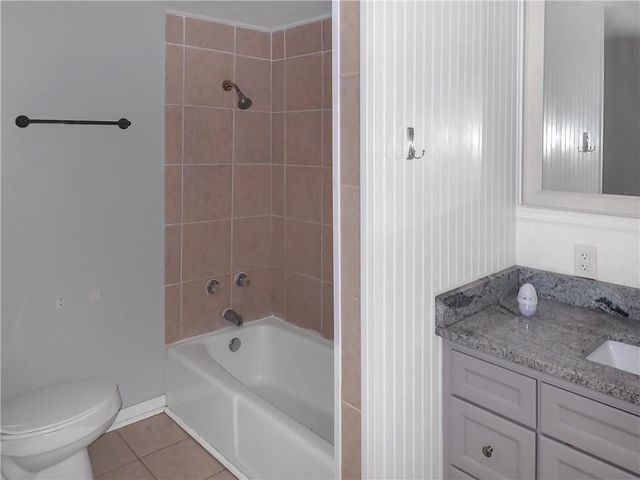 10800 Lakeview Road, Raytown, MO 64133