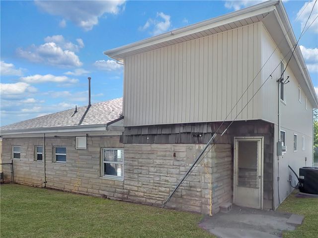 10800 Lakeview Road, Raytown, MO 64133