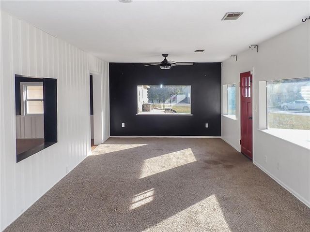 10800 Lakeview Road, Raytown, MO 64133