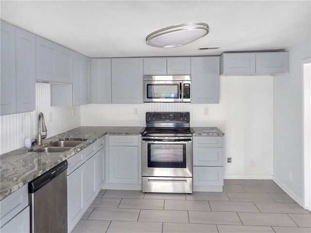 10800 Lakeview Road, Raytown, MO 64133