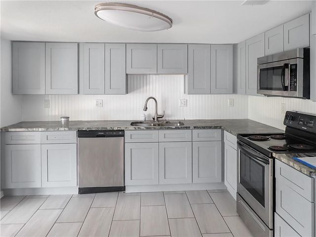 10800 Lakeview Road, Raytown, MO 64133