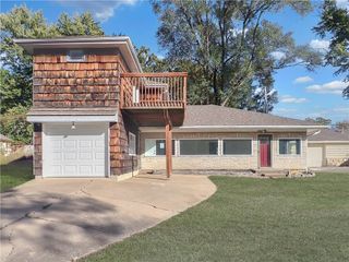 10800 Lakeview Road, Raytown, MO 64133