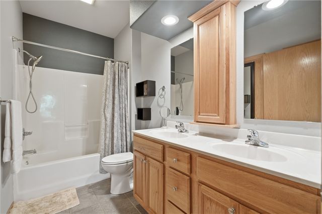 1722 Meiers Ct NW, Cedar Rapids, IA 52405