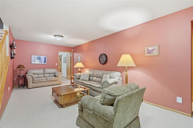 1722 Meiers Ct NW, Cedar Rapids, IA 52405