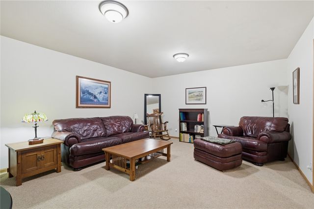 1722 Meiers Ct NW, Cedar Rapids, IA 52405