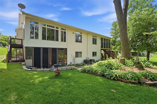 1722 Meiers Ct NW, Cedar Rapids, IA 52405