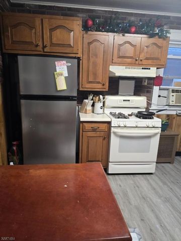 334 Spencer St, Elizabeth City, NJ 07202