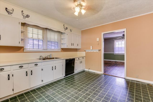 261 Myrtle Street, Gloverville, SC 29828