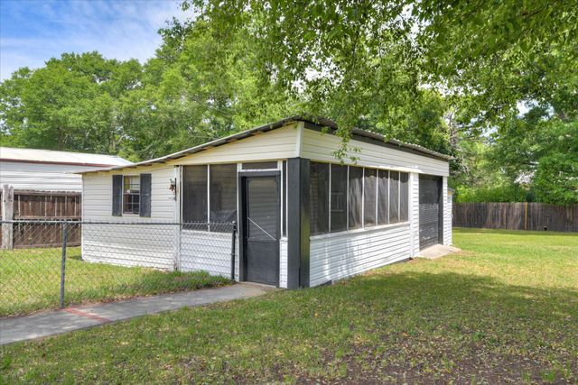 261 Myrtle Street, Gloverville, SC 29828