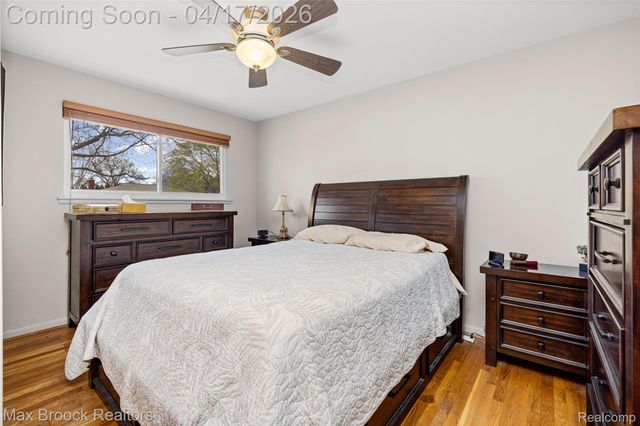 27916 Walker Avenue, Warren, MI 48092