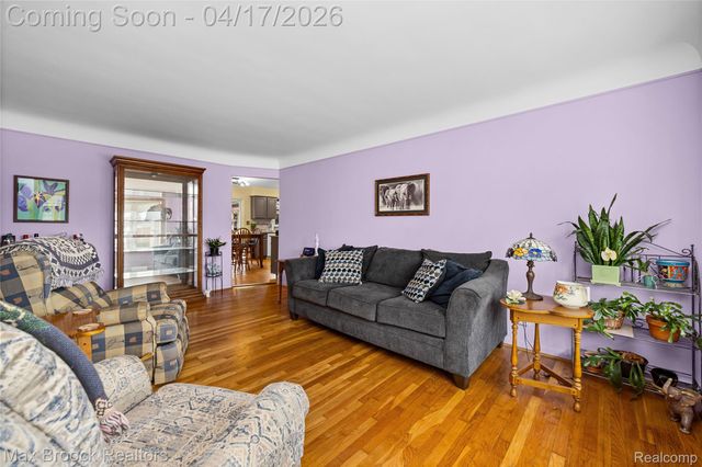 27916 Walker Avenue, Warren, MI 48092