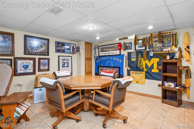 27916 Walker Avenue, Warren, MI 48092