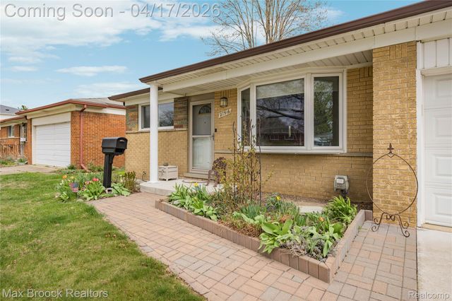 27916 Walker Avenue, Warren, MI 48092