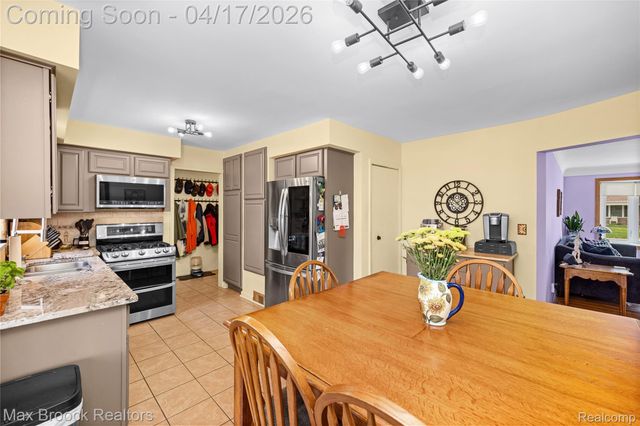 27916 Walker Avenue, Warren, MI 48092