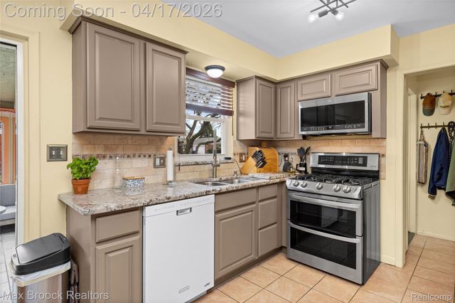 27916 Walker Avenue, Warren, MI 48092