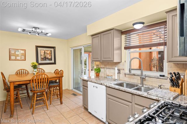 27916 Walker Avenue, Warren, MI 48092