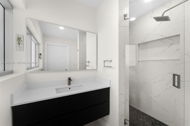 900 Biscayne Blvd 4202, Miami, FL 33132