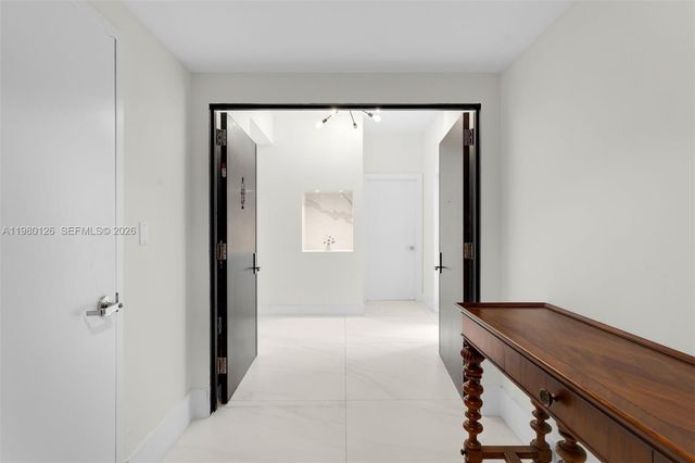 900 Biscayne Blvd 4202, Miami, FL 33132