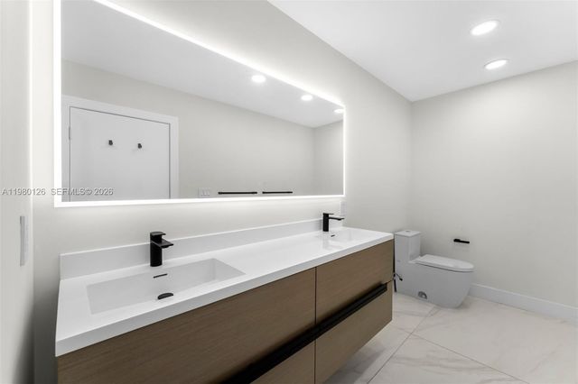 900 Biscayne Blvd 4202, Miami, FL 33132