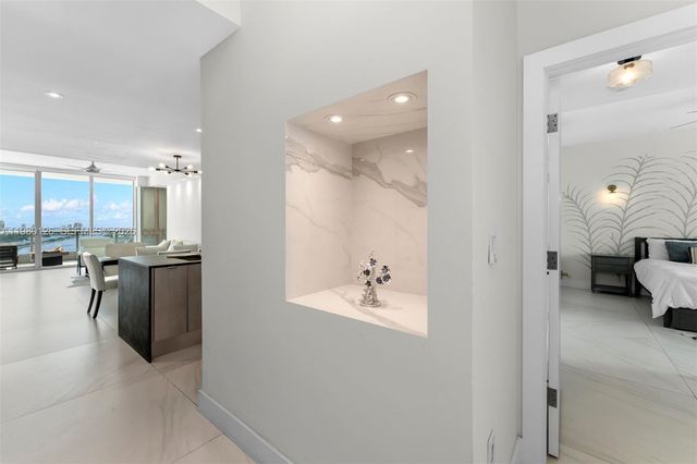 900 Biscayne Blvd 4202, Miami, FL 33132