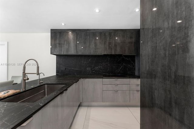 900 Biscayne Blvd 4202, Miami, FL 33132