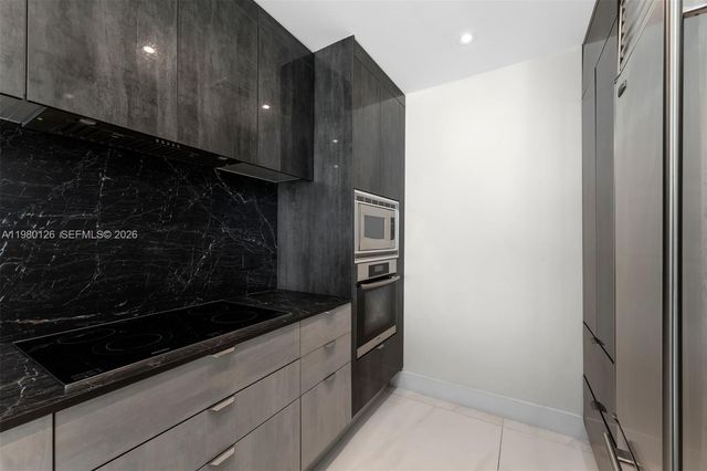 900 Biscayne Blvd 4202, Miami, FL 33132