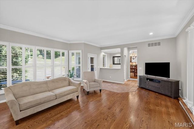 1059 Greystone Manor Parkway, Chesterfield, MO 63005