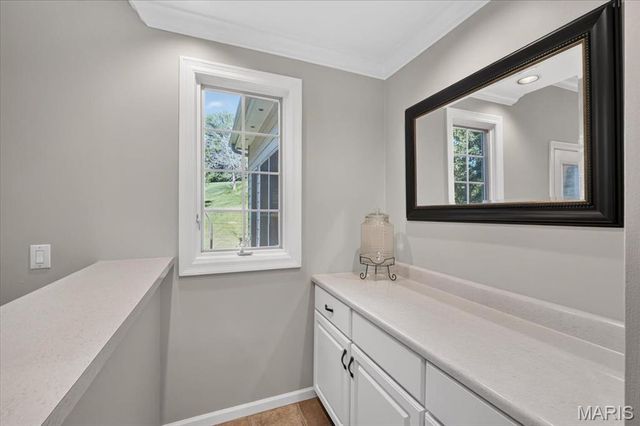 1059 Greystone Manor Parkway, Chesterfield, MO 63005