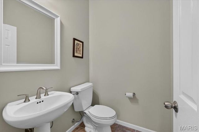 1059 Greystone Manor Parkway, Chesterfield, MO 63005