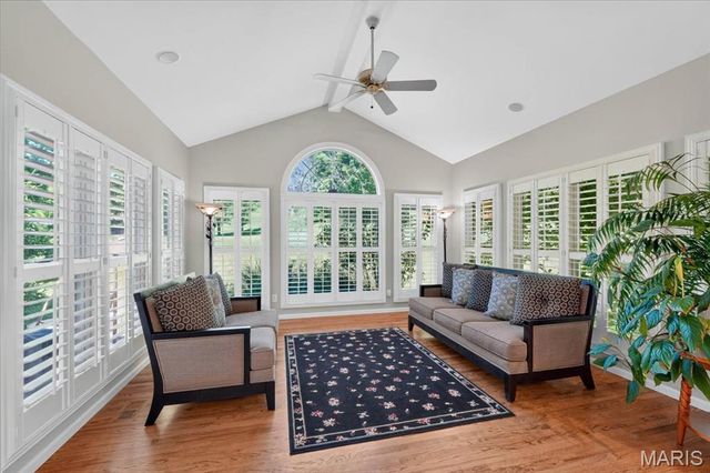 1059 Greystone Manor Parkway, Chesterfield, MO 63005
