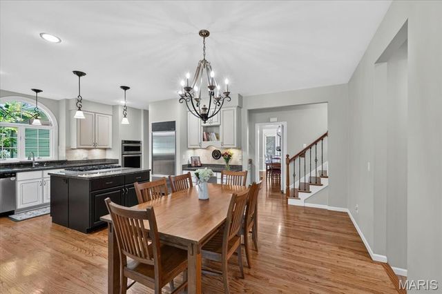 1059 Greystone Manor Parkway, Chesterfield, MO 63005